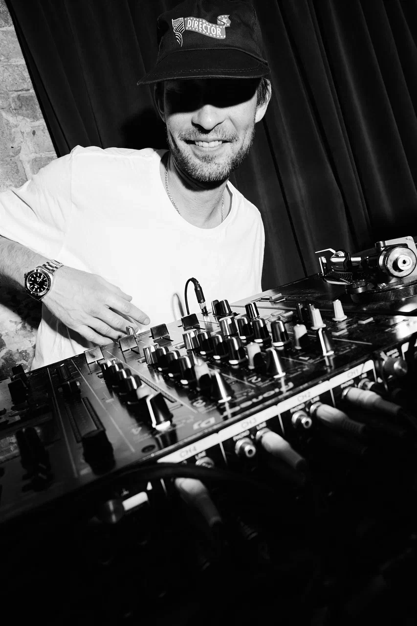 Основатель ВОЛНА — DJ за пультом